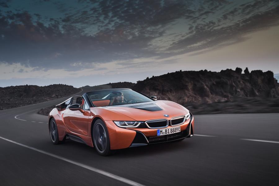  BMW i8 Roadster (I15) 2018 года  (WW) (фото 4 из 198)